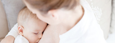 Lactancia materna: cómo conseguir un buen agarre del bebé al pecho al amamantar 